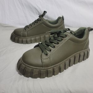 Chunky Olive Green Lace-up Sneakers - Mata Brand - Size 9